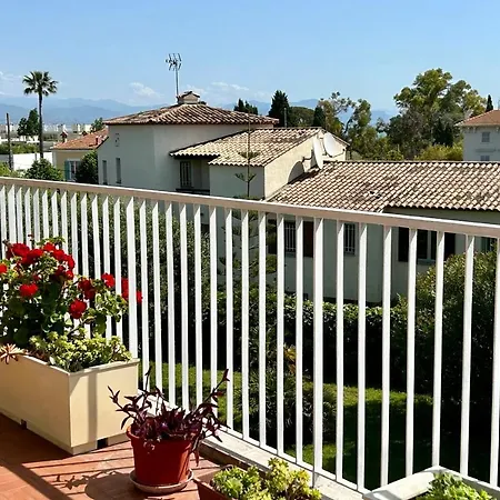 Holiday home Lovely 4-person 200 M From Beaches Cap D'antibes *